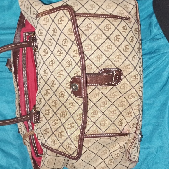 Authentic Dooney & Bourke lg purse in really nice excellent condition!! - Picture 7 of 9